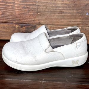 Nursing shoes